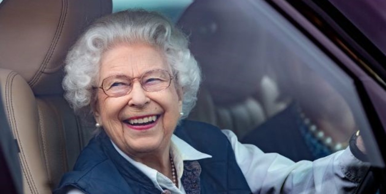 Subastaron el auto favorito de Isabel II