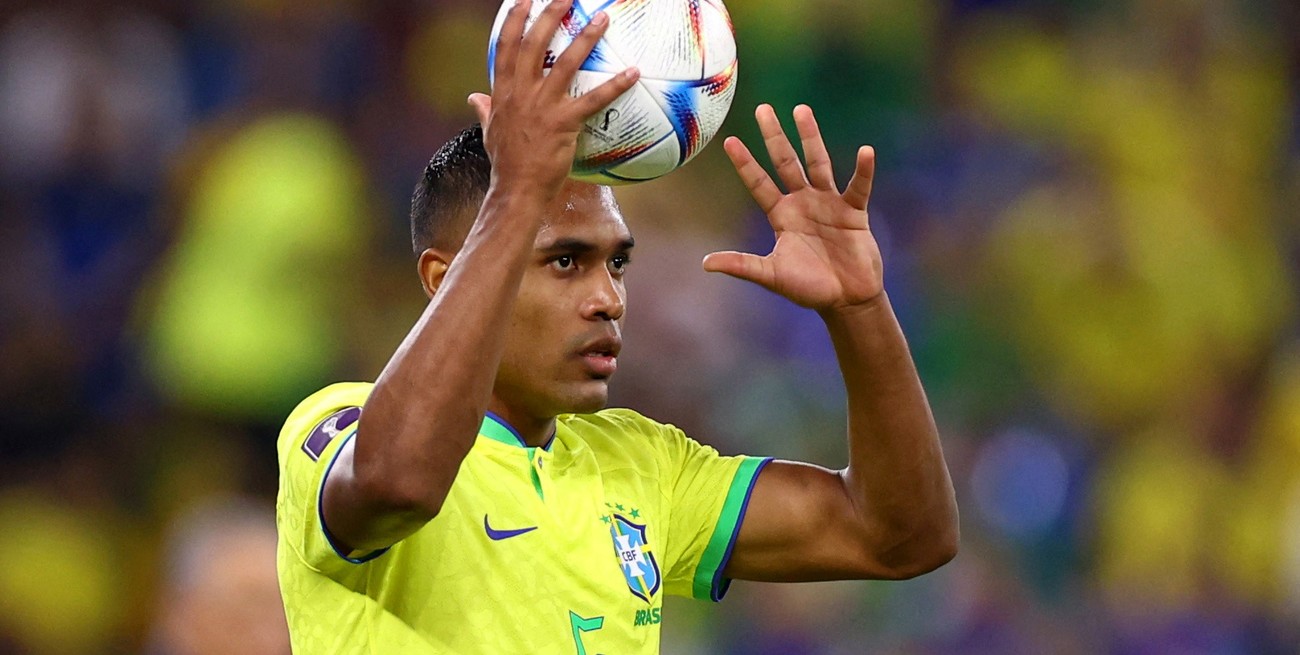 Otra dura baja: Brasil perdió a Alex Sandro por lesión para los octavos de final