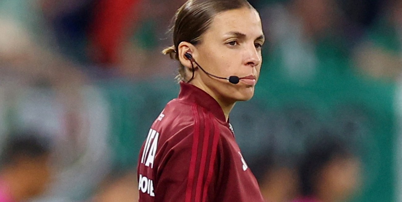 Stéphanie Frappart será la primera mujer en dirigir un partido en una Copa del Mundo masculina