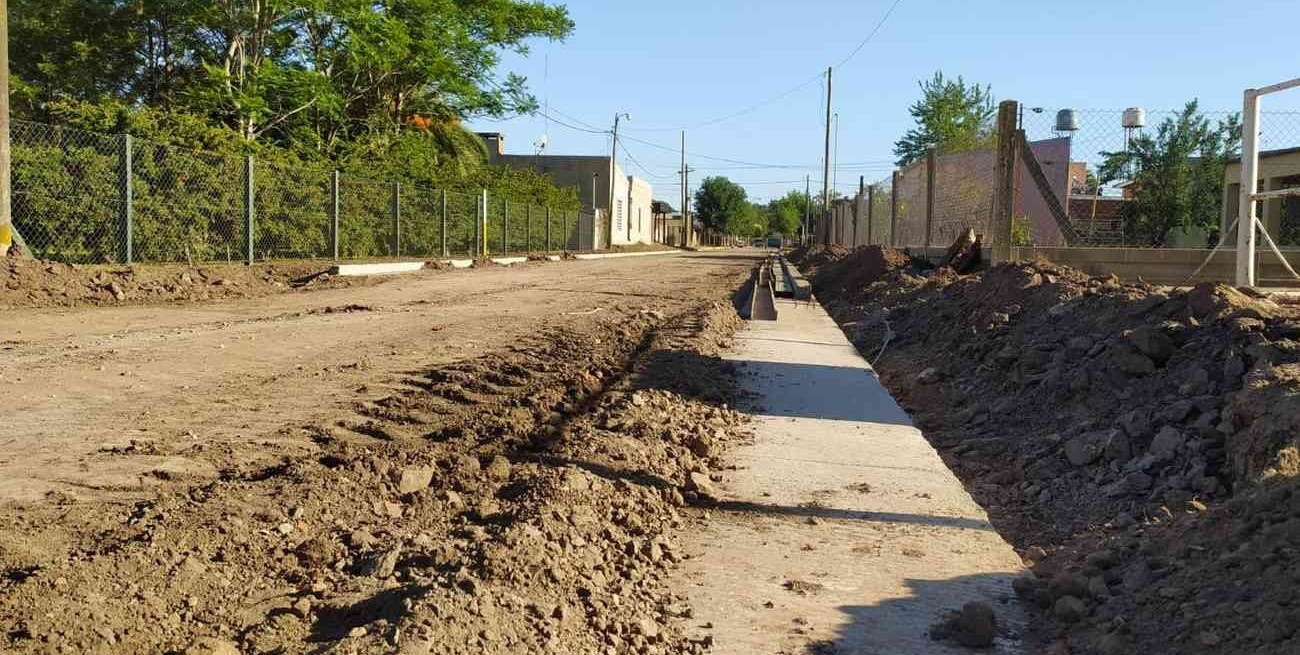 Continúan los trabajos de cordón cuenta sobre Pasaje América