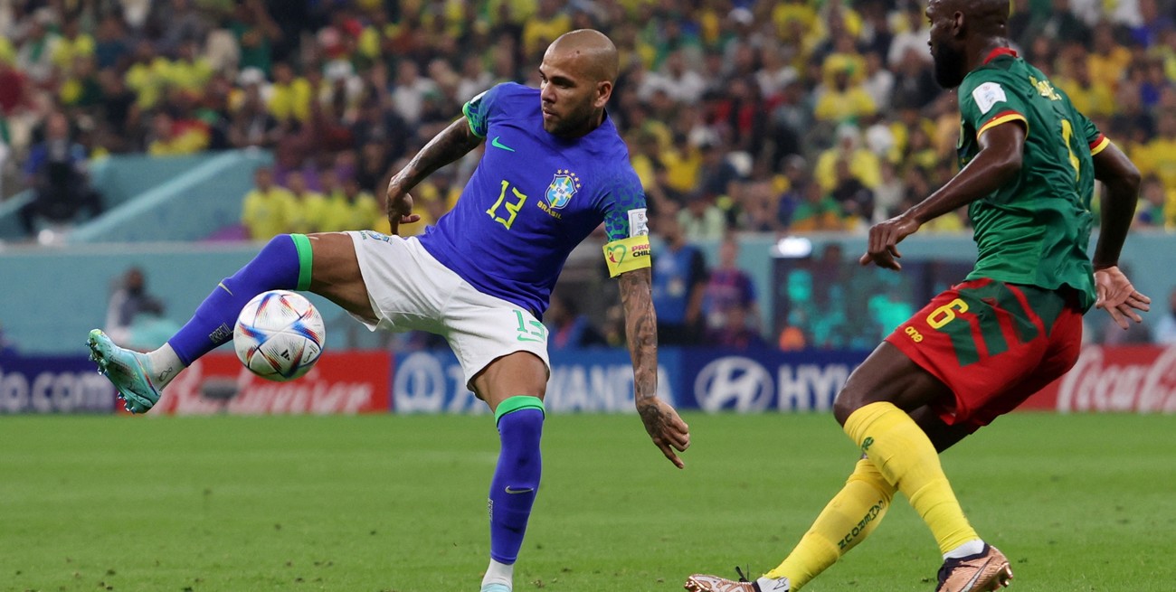 Dani Alves récord: se convirtió en el jugador de mayor edad en jugar un Mundial para Brasil