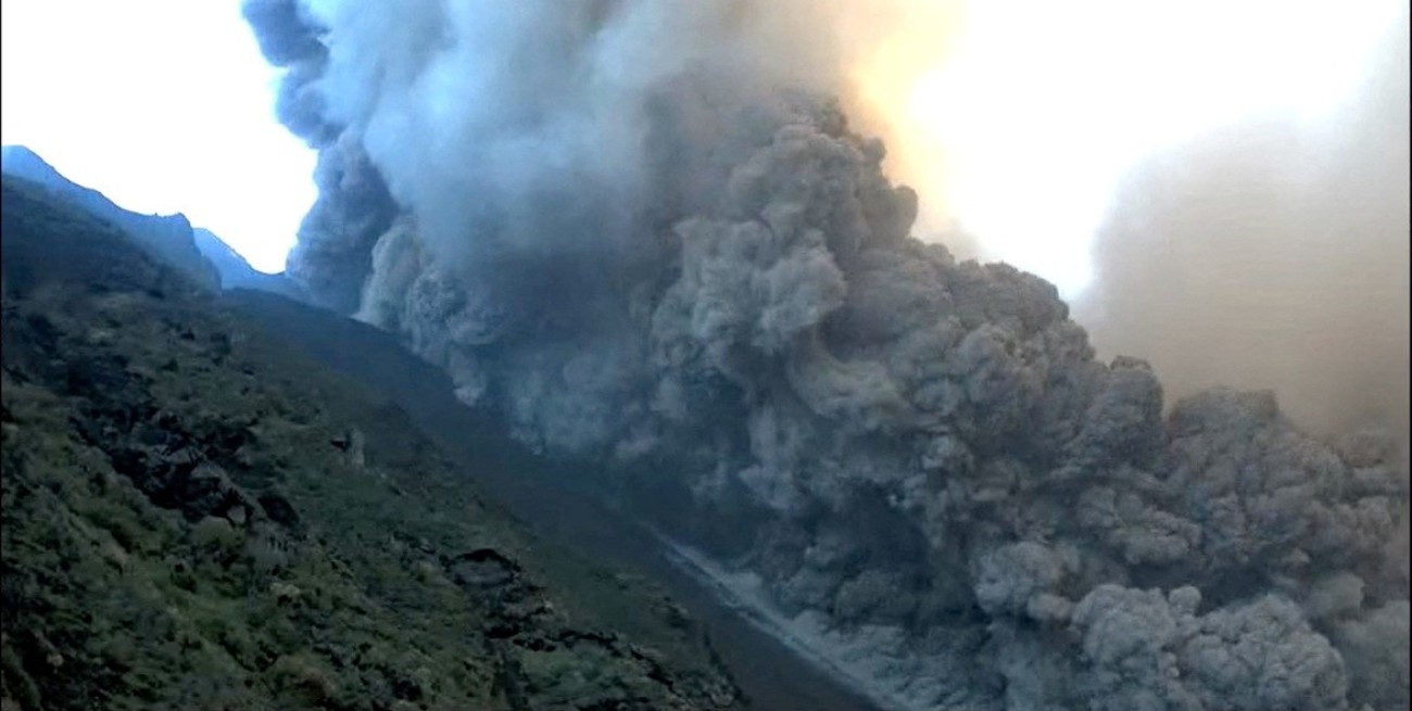 Video: el volcán Stromboli entró en actividad y provocó un pequeño tsunami en Sicilia