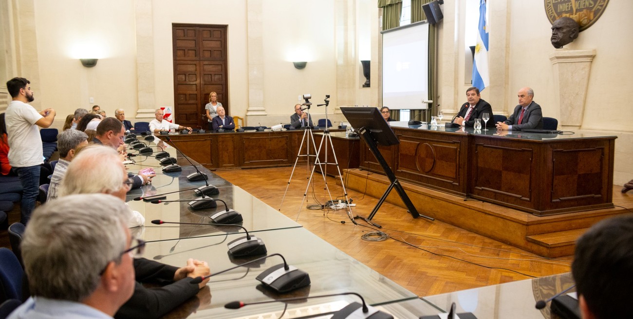 La UNL presentó la agenda para celebrar los 40 años de Democracia ininterrumpida