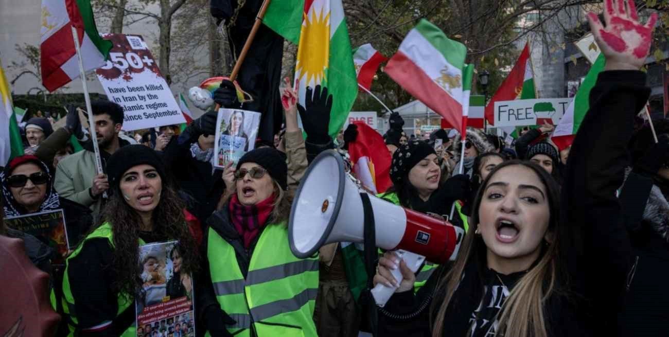 Irán: condenan a muerte a cinco personas por el fallecimiento de un policía durante las protestas