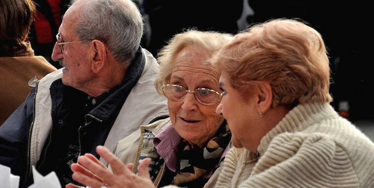 Los gobiernos "ahorran" recortando jubilaciones