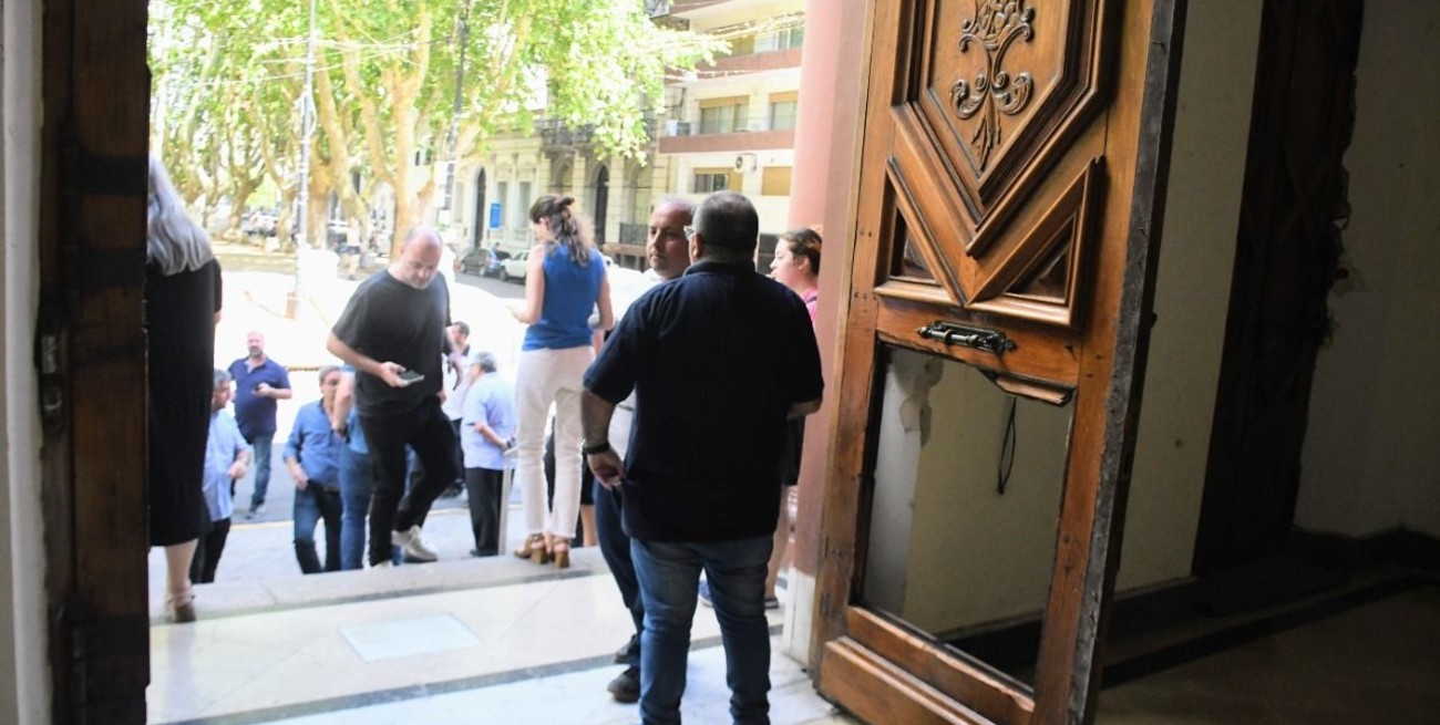 Video: ingresaron por la fuerza a la Municipalidad de Rosario