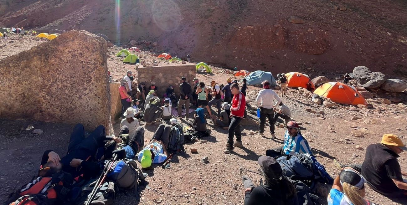 La odisea de los santafesinos que escucharon Argentina - Países Bajos en la montaña