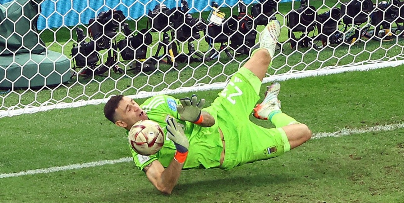 "Dibu" Martínez, el héroe en los penales: "El destino era sufrir"