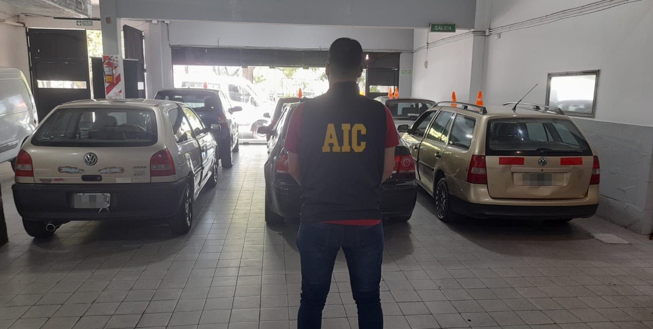 "Vendo Tu Auto": megaoperativo por la investigación sobre agencia céntrica de la ciudad de Santa Fe