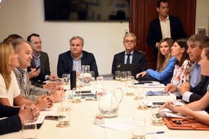 Walter Agosto mantuvo una extensa reunión con la mayoría de los integrantes de Diputados para analizar los alcances de la ley ahora promulgada. Foto: Guillermo Di Salvatore