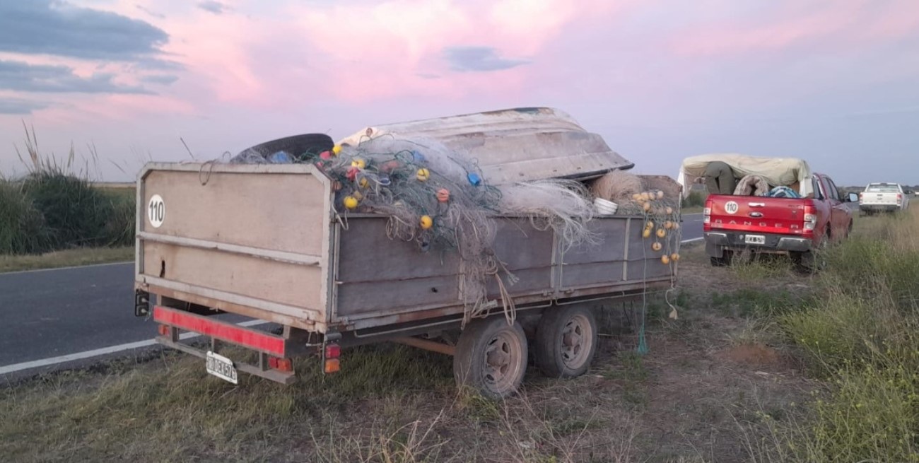 Pescadores a las piñas en el sur de Santa Fe