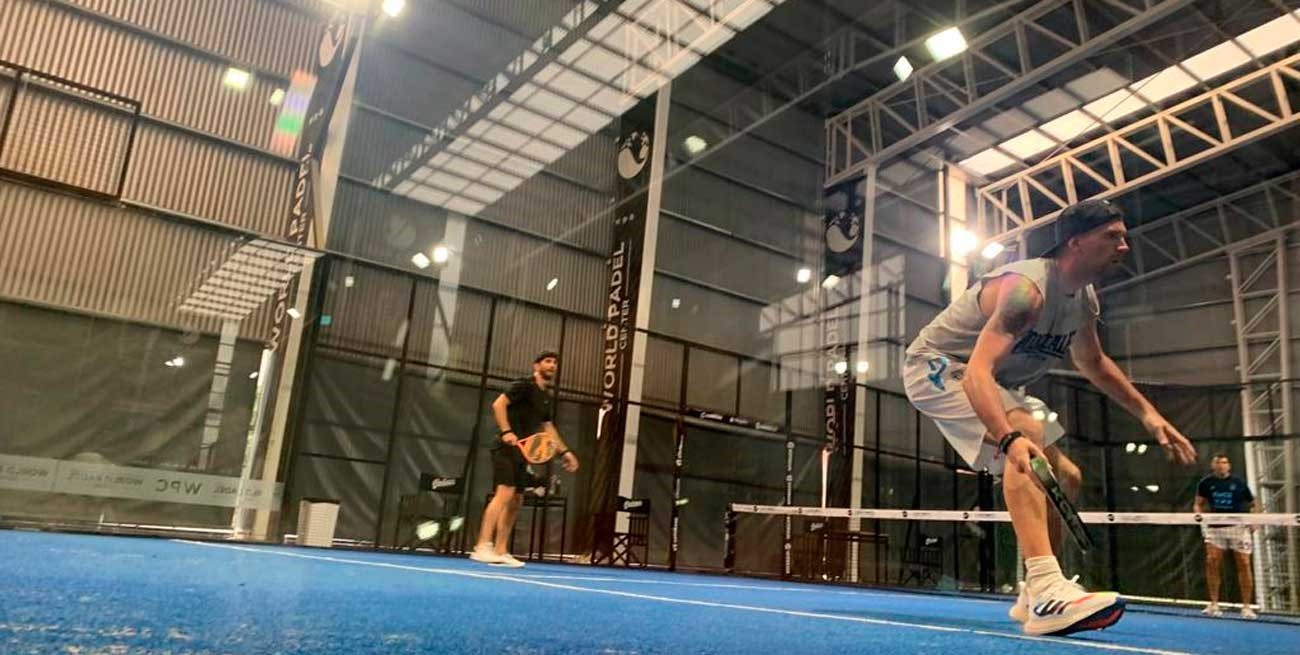 "Dibu" Martínez llegó a Mar del Plata y se fue a jugar al pádel