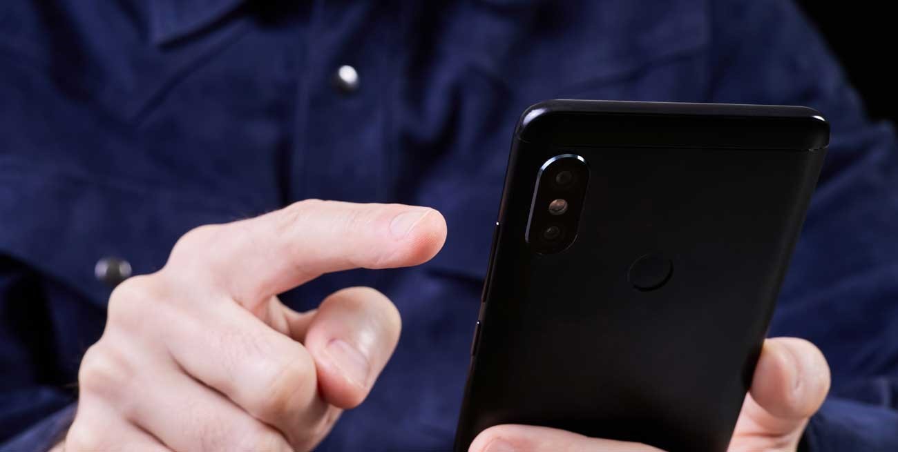 Trucos fáciles para saber si mi pareja me revisó el celular