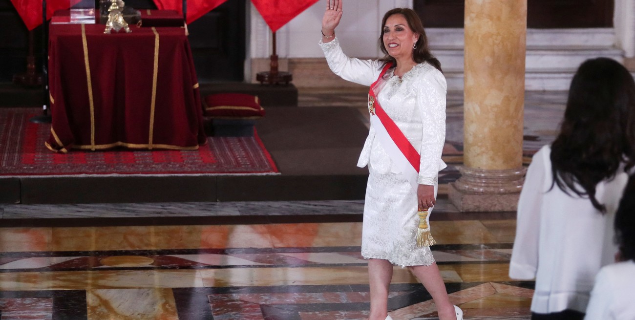 Dina Boluarte destituyó a más de 300 funcionarios nombrados por Pedro Castillo 