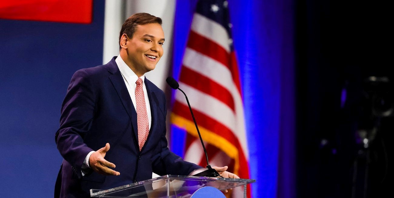 Un congresista confesó que mintió en su currículum para acceder al cargo