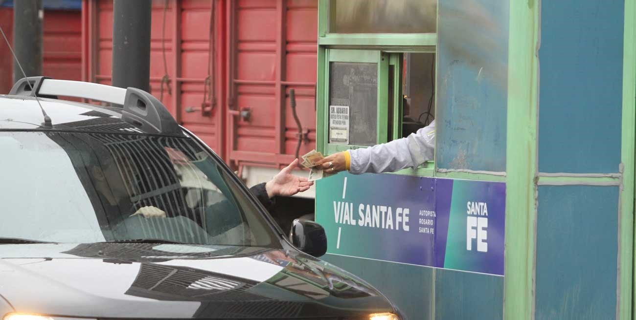 Autopista Santa Fe - Rosario: por falta de custodia policial,  algunas cabinas no cobran peaje de noche