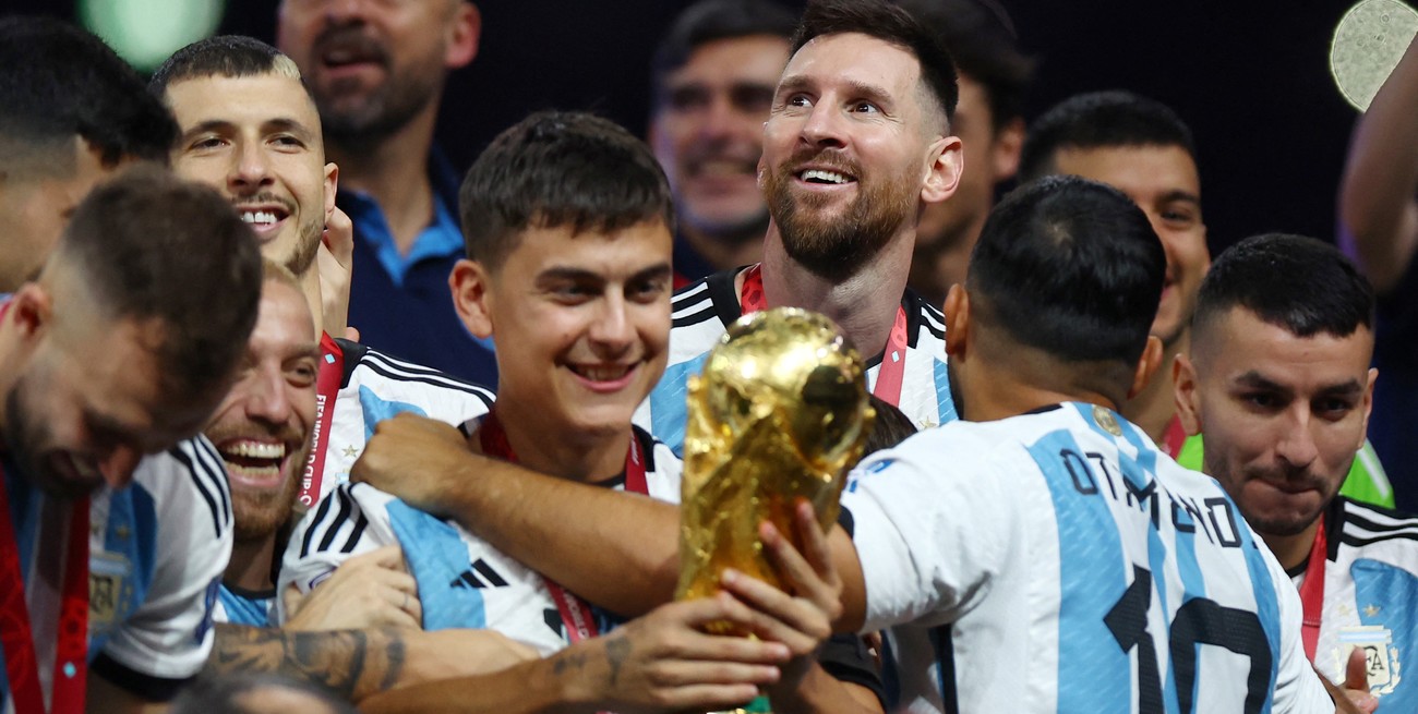 Fanáticos y cuerpo técnico: en Roma esperan ansiosos la llegada de Dybala