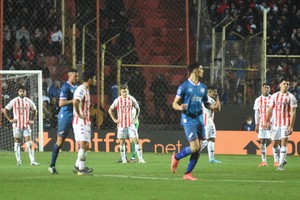 Duro golpe en casa. En el "mata-mata" de la Copa Sudamericana, el Unión de Gustavo Munúa se quedó eliminado a manos de Nacional de Montevideo en un repleto 15 de Abril. Se había puesto a tiro con el descuento pero lo mataron de contra.