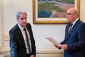 Beccari, ex funcionario durante la gestión del Socialismo y actual titular del Tribunal le tomó juramento a Terenzio.