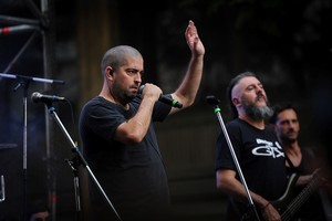 Fontanet fue ovacionado al ingresar al escenario montado sobre la plaza de la República.