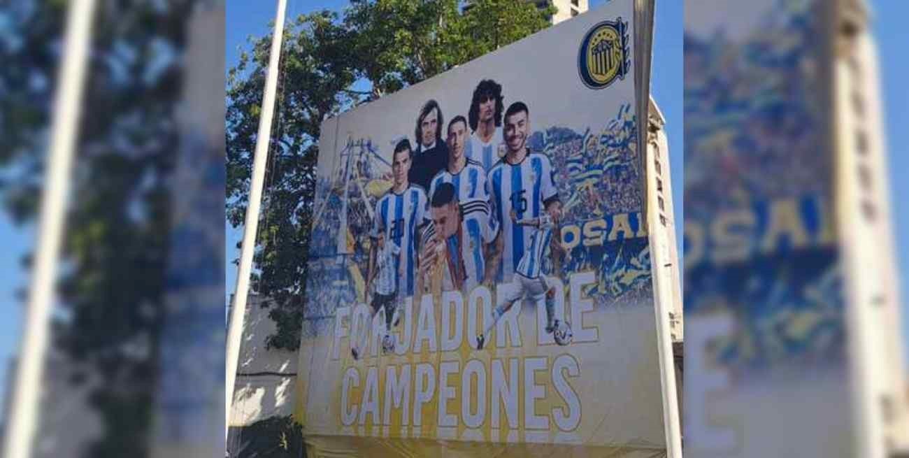Cartel gigante en homenaje a los campeones del mundo en Rosario Central