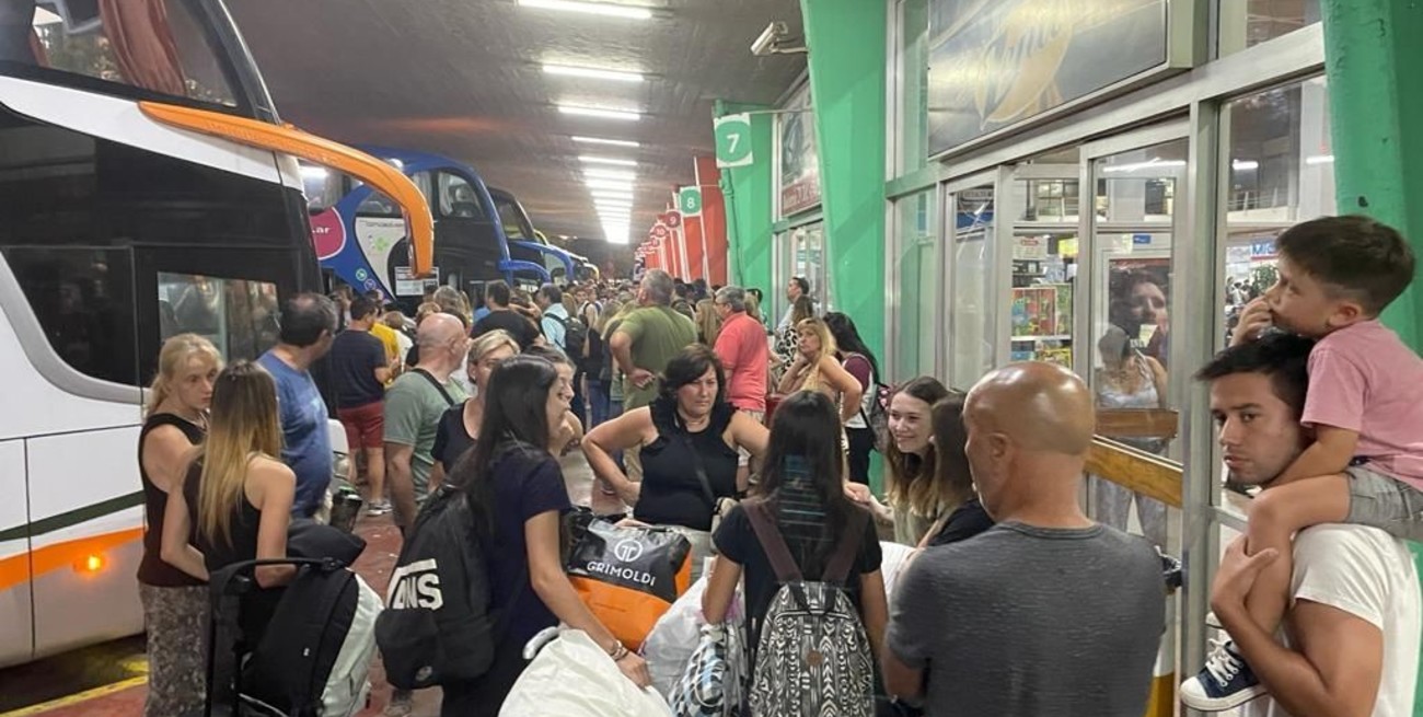 Intenso movimiento en la Terminal de Colectivos de Santa Fe