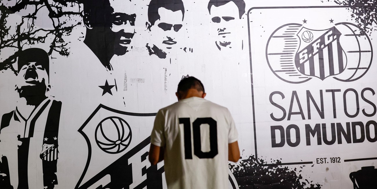 En fotos: el funeral de Pelé en el estadio del Santos