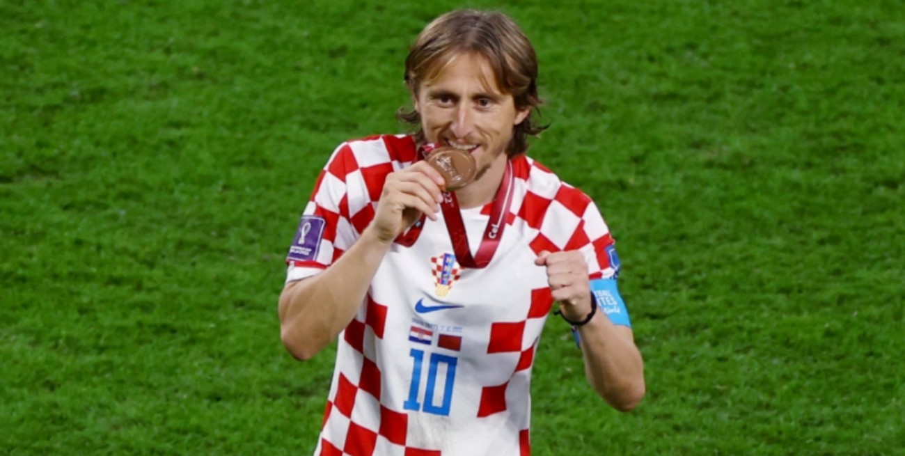 Video: Luka Modric recibió una camiseta de Maradona de regalo y se emocionó