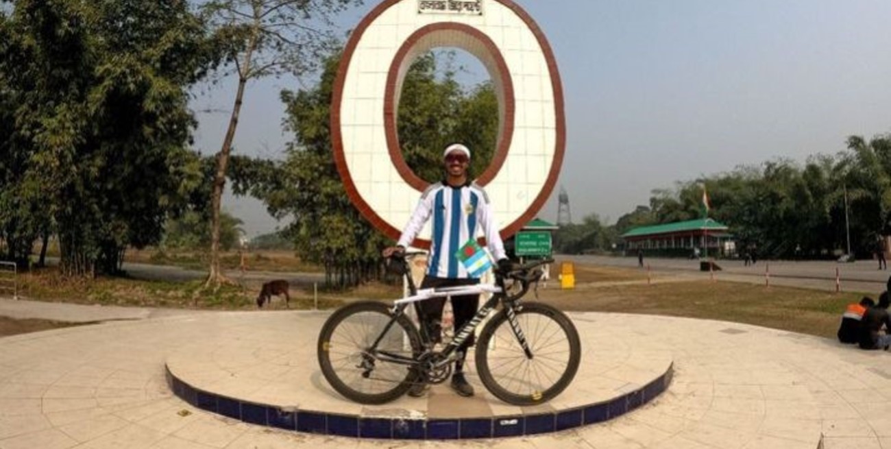 Video: recorrió 1.003 kilómetros en bicicleta en honor a Lionel Messi en Bangladesh
