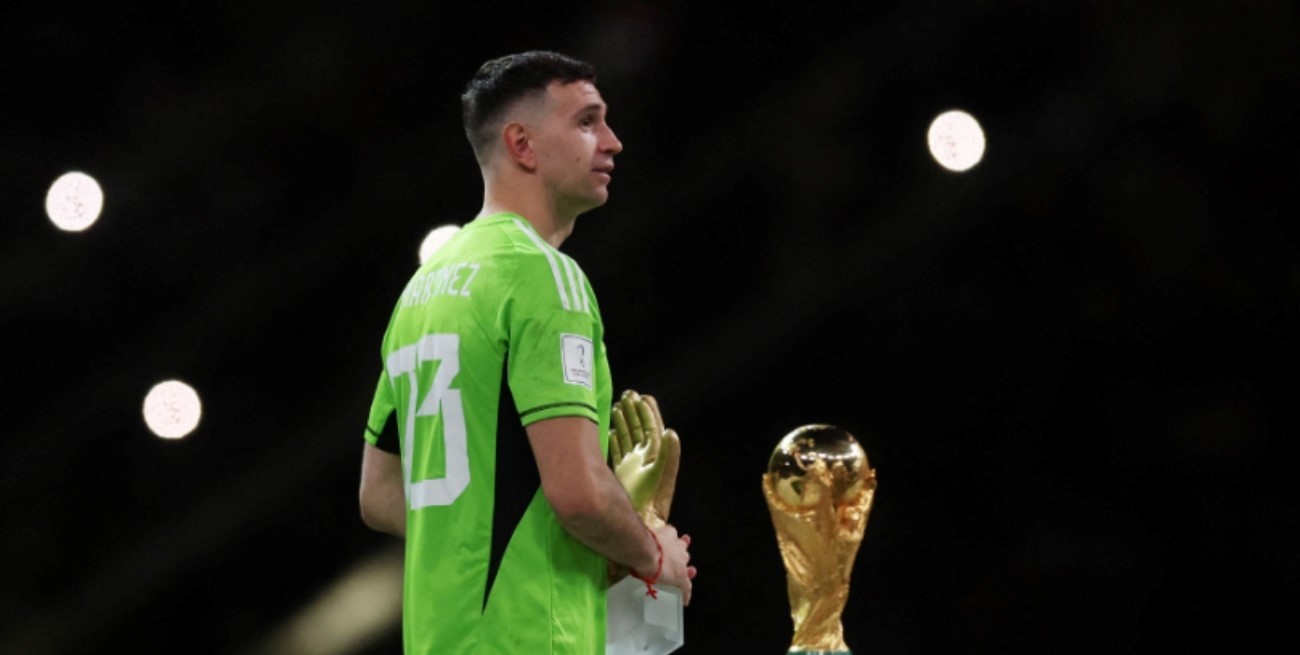 "Dibu Martínez" ya está en el espacio de la mano de SpaceX de Elon Musk