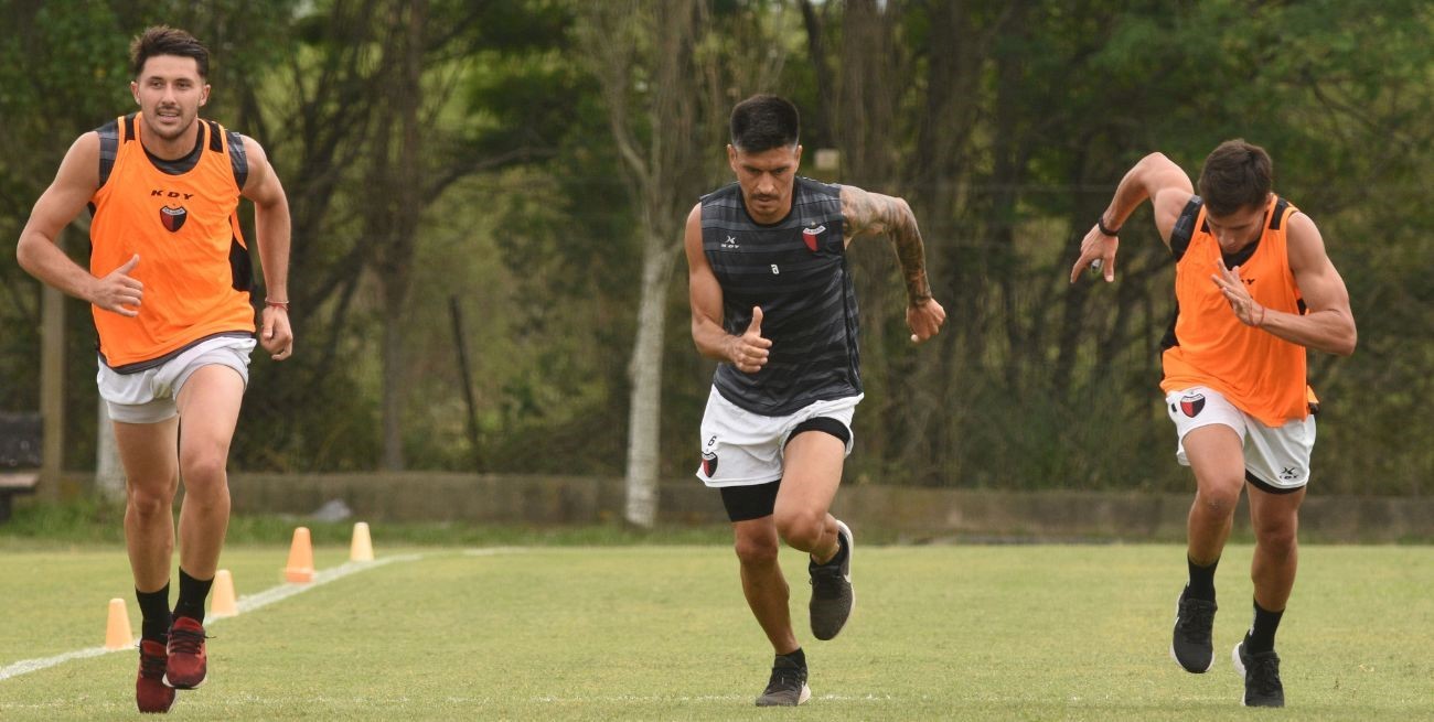 Saralegui convocó a 26 jugadores para viajar a Uruguay