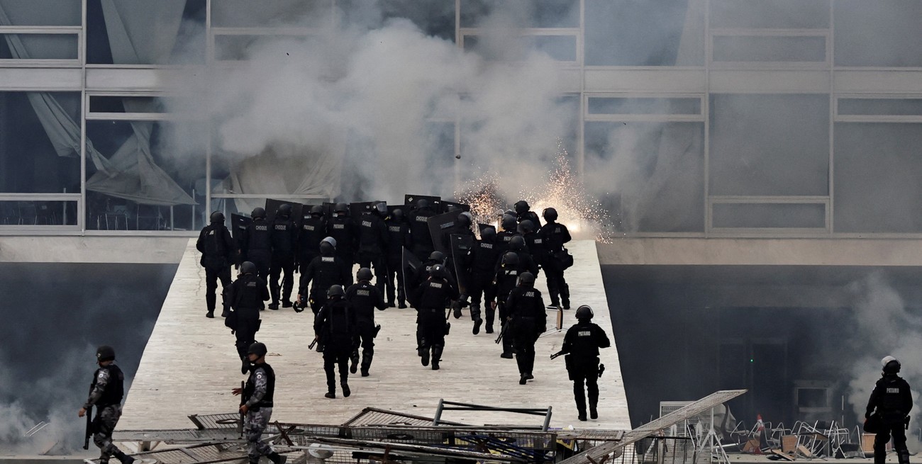 Lula decretó la intervención federal en Brasilia