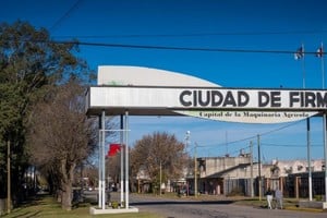 Sacnun informó que el Municipio recibió de parte del gobierno Nacional más de 54 millones de pesos para ejecutar la obra, que además comprende la pavimentación de un tramo de la colectora de Ruta Nacional 33 en las cercanías del arco de entrada a Firmat.

