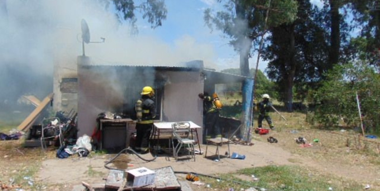 Venado Tuerto: en salvaje represalia, incendiaron la casa de la asesina de Carolina