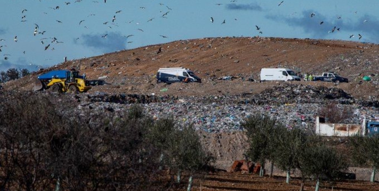 España: encontraron restos humanos en un basural donde buscaban a un nene desaparecido