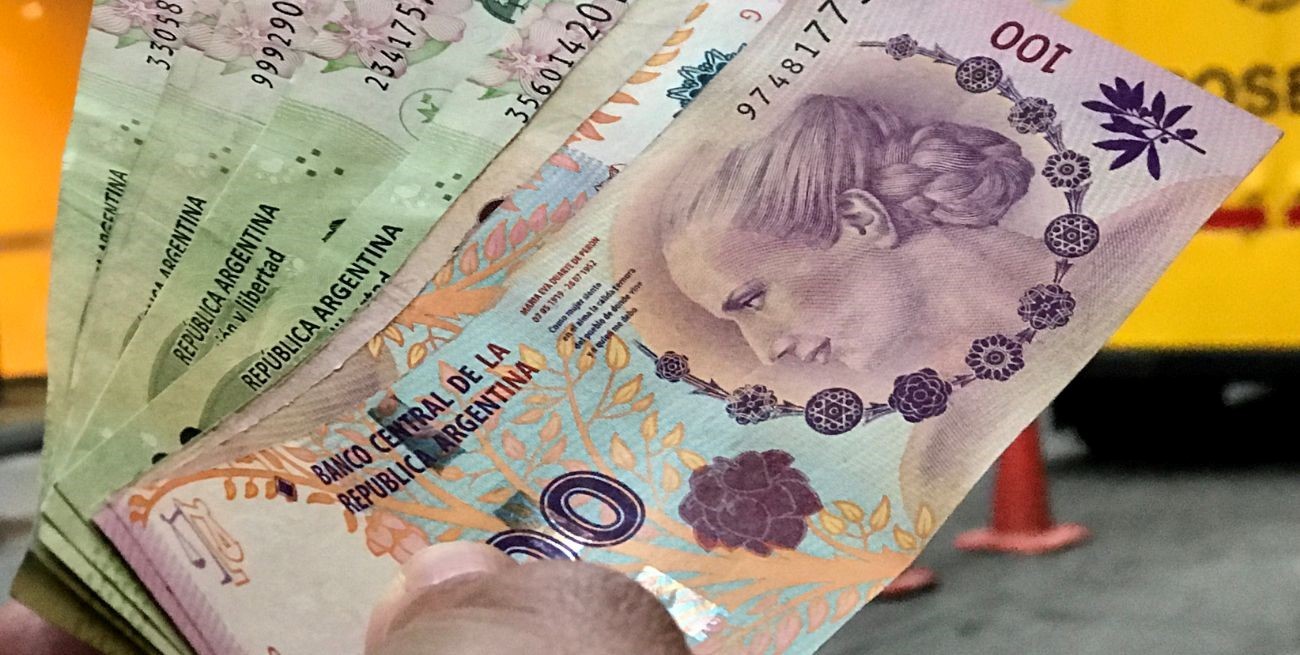 Córdoba: quiso pagar con billetes falsos, lo descubrieron y se los comió