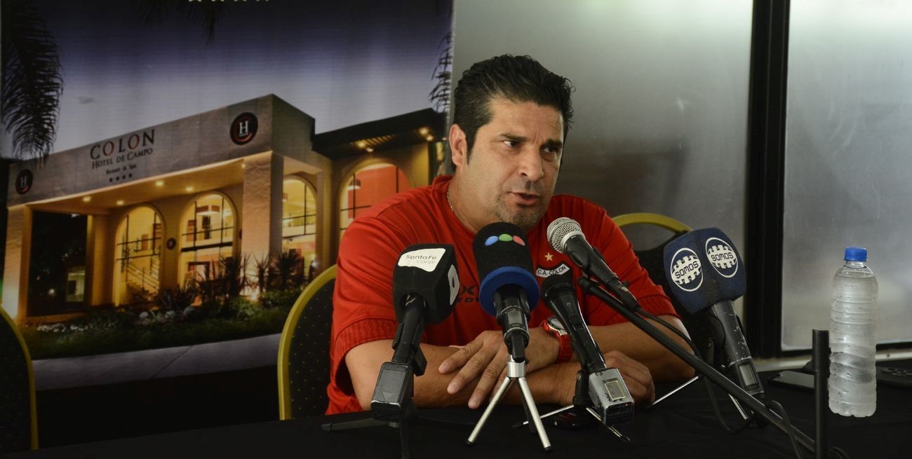 Marcelo Saralegui: "Estamos buscando volantes de pausa, generación y juego"