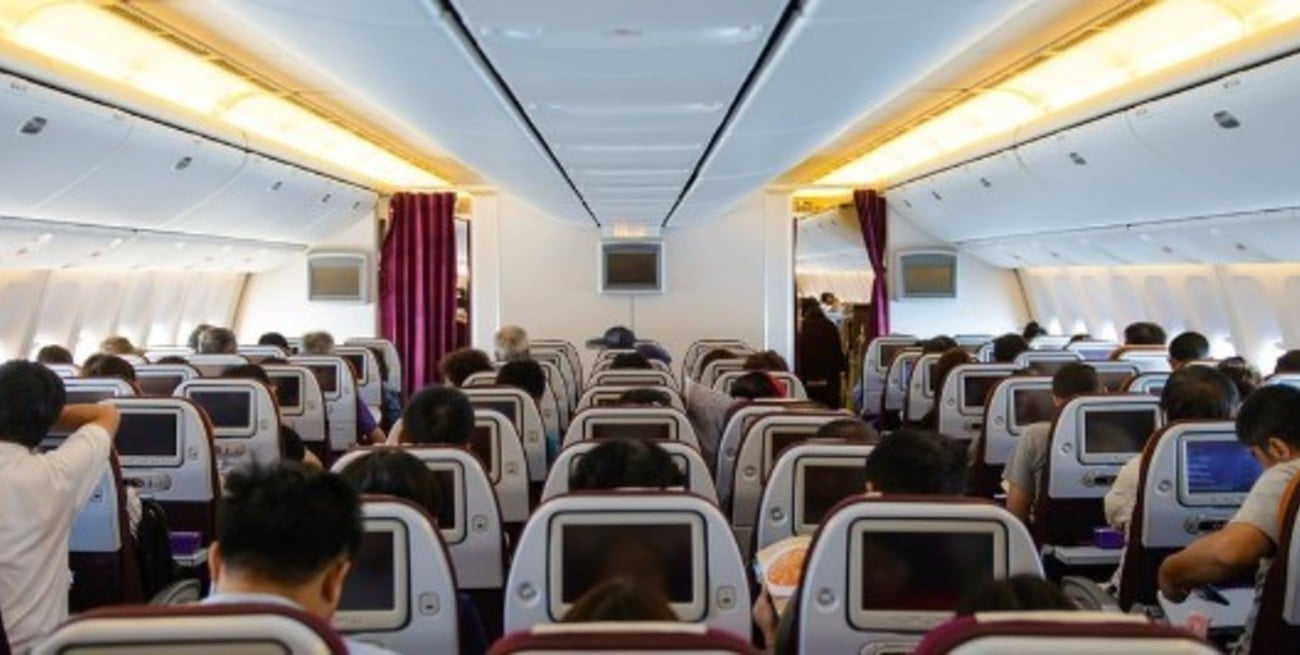 Ventana o pasillo: ¿cuáles son los mejores asientos en un avión?