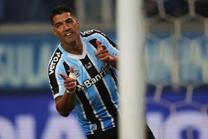 El delantero ex Atlético de madrid y anteriormente Barcelona solamente tardó cinco minutos en marcar su primer tanto con la camiseta tricolor.