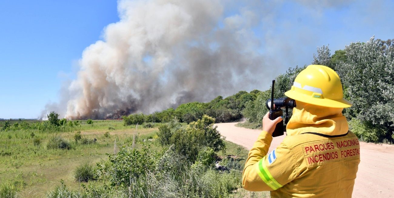 Continúan los incendios forestales en seis provincias de Argentina 