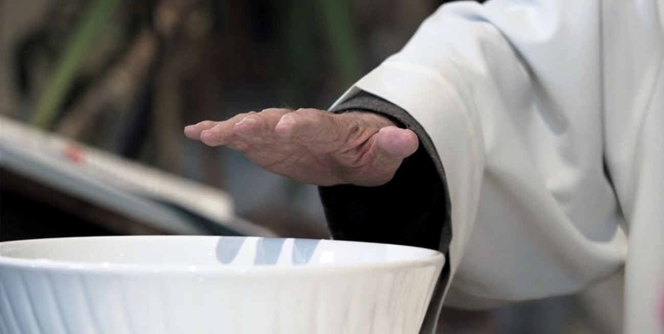 Un cura de 82 años fue brutalmente golpeado durante un asalto en Merlo