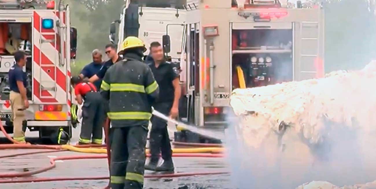 Se incendió un camión y generó complicaciones en la autopista Santa Fe - Rosario