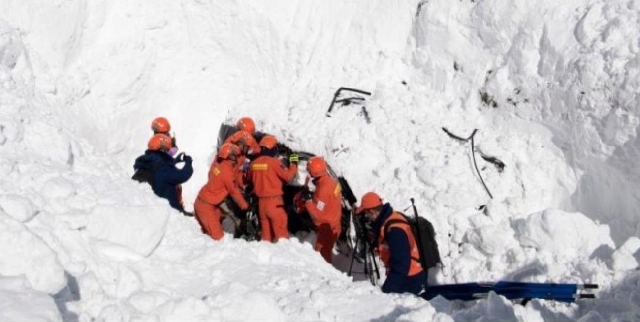 Tragedia en el Tíbet: una avalancha de nieve dejó al menos 28 muertos 