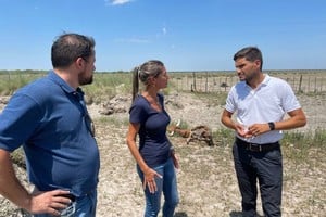 Pullaro y Castets, encuentro en los campos secos del norte santafesino. Crédito: UCR