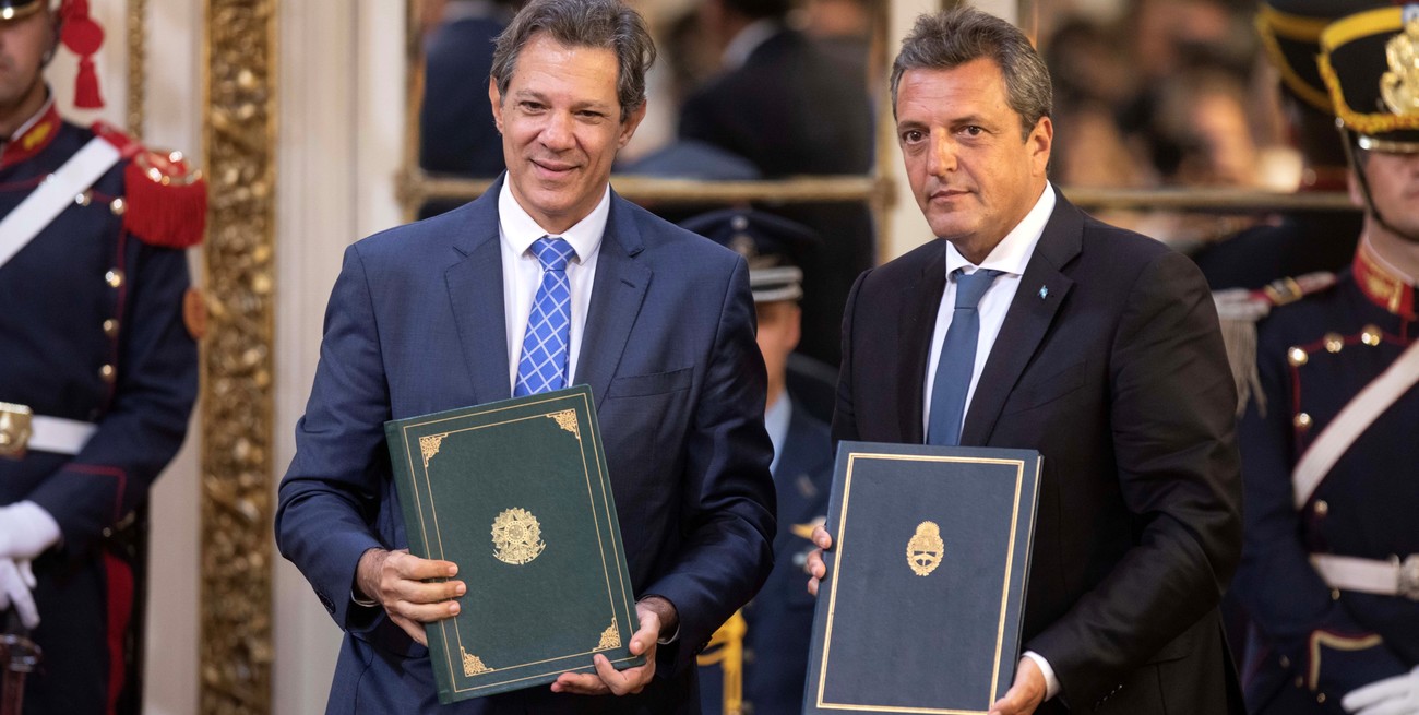 El ministro de economía brasileño descartó una moneda como el euro en América