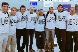 En el atentado, que dejó ocho muertos y doce heridos, fallecieron cinco argentinos oriundos de Rosario: Hernán Mendoza, Diego Angelini, Hernán Ferruchi, Alejandro Pagnucco y Ariel Erlij.