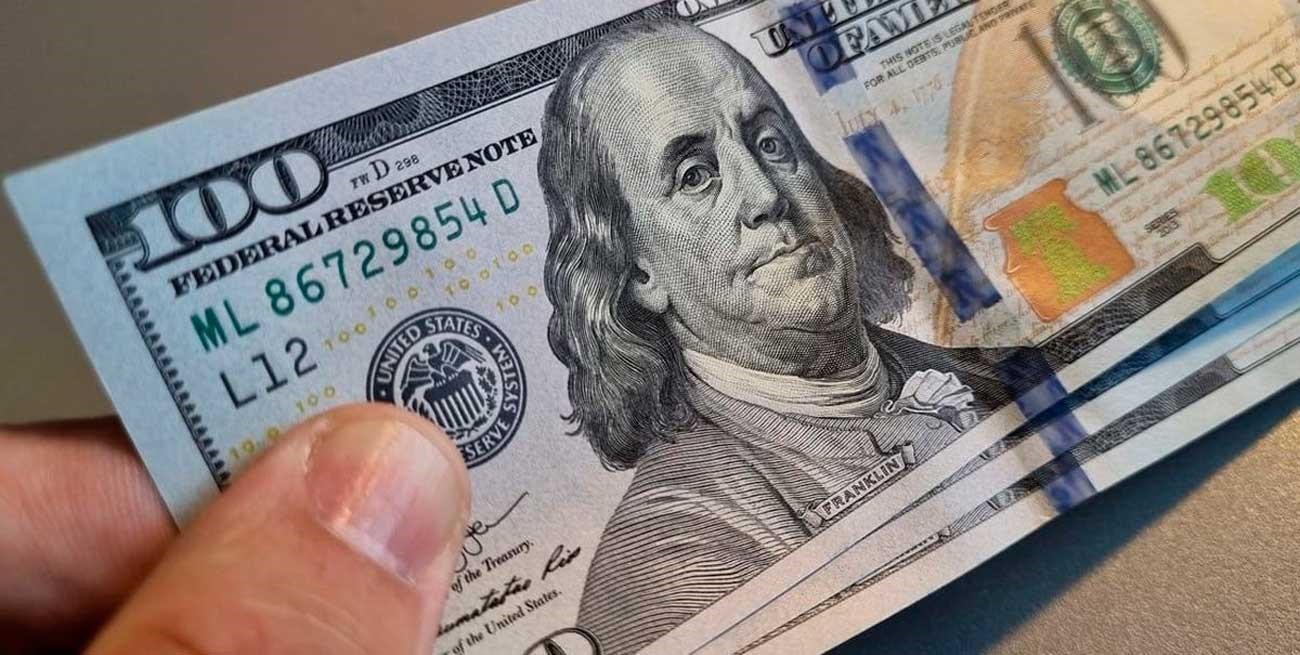 El dólar "blue" cerró la semana con un nuevo récord: a cuánto se vendió este viernes