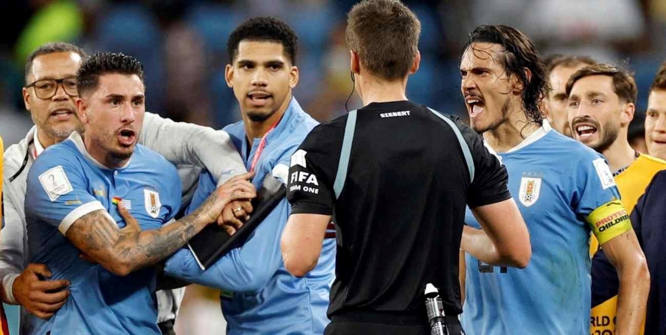 Edinson Cavani y tres futbolistas más de la selección de Uruguay fueron sancionados por FIFA