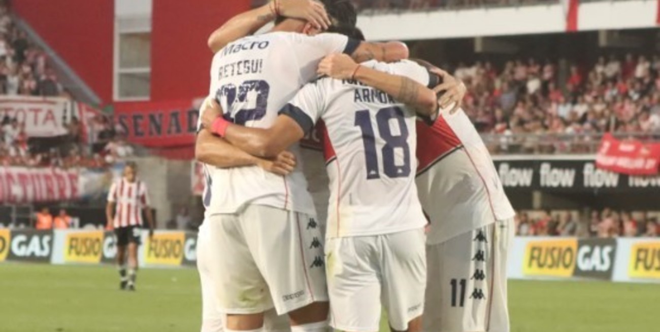 Tigre arrancó bien en La Plata gracias a un doblete de Retegui