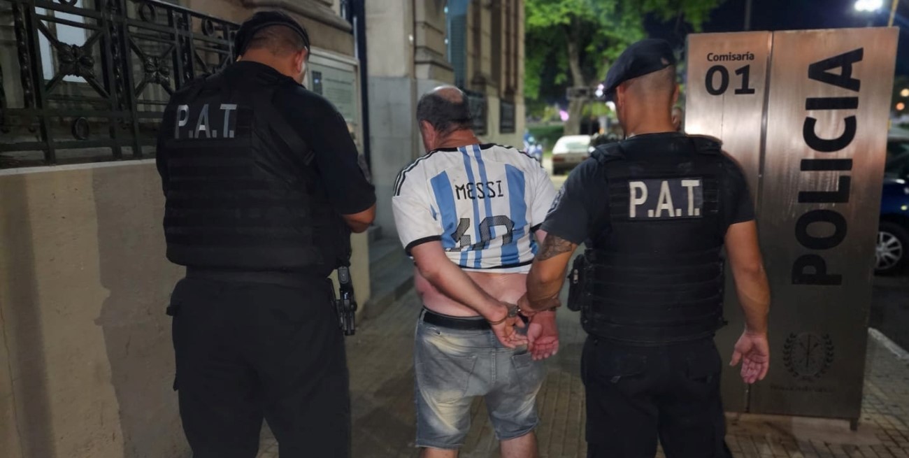 "Messiento preso": lento y sin reflejos para gambetear a la policía